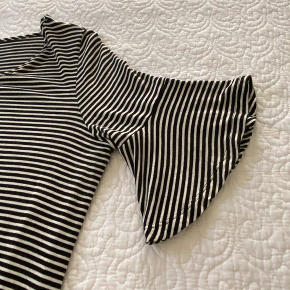 Jones New York Signature Black and White Striped Short Bell SleeveTop Size M - Picture 6 of 8